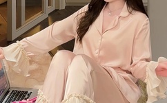 无发育的学生女洗澡视频